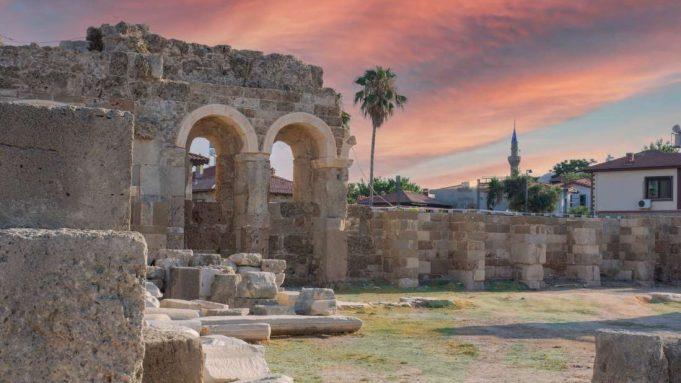 Αττάλεια: Μετέτρεψαν τον Ναό της Αθηνάς σε μπαρ