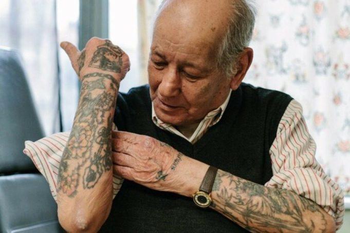 Πέθανε ο Τζίμης, ο πρώτος tattoo artist στην Αθήνα