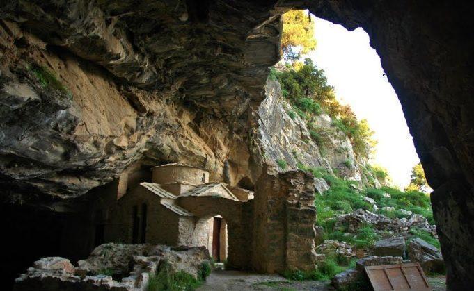 Σπήλαιο των Αμώμων ή σπηλιά του Νταβέλη