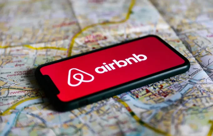 Η Airbnb απαγόρευσε οριστικά τα πάρτι στα σπίτια της σε όλον τον κόσμο