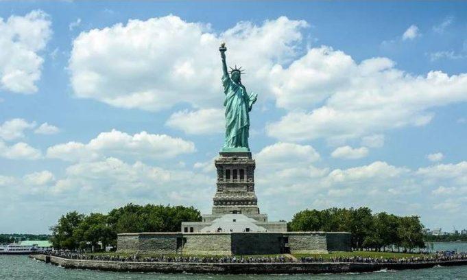 Σαν Σήμερα Το Άγαλμα Της Ελευθερίας Φτάνει Στο Λιμάνι Της Νέας Υόρκης