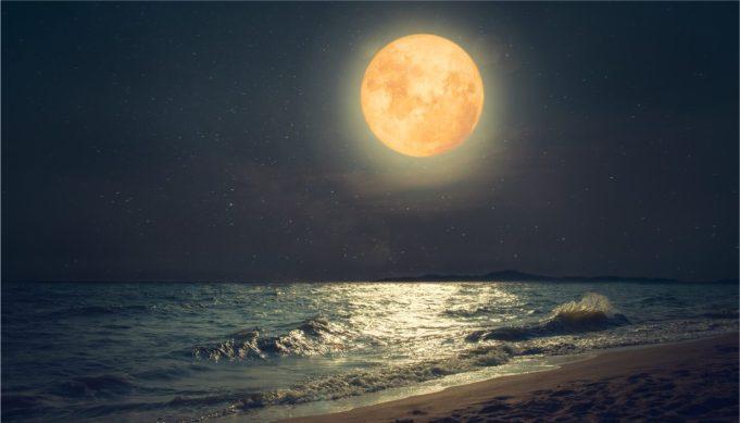 Πανσέληνος Ιουλίου: Απόψε το πιο φωτεινό «Φεγγάρι του Ελαφιού» για το 2022.