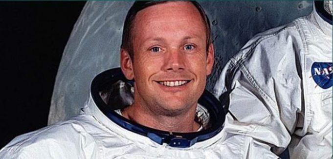 Σαν Σήμερα Έφυγε Από Τη Ζωή Ο Αμερικανός Αστροναύτης Νιλ Άρμστρονγκ.