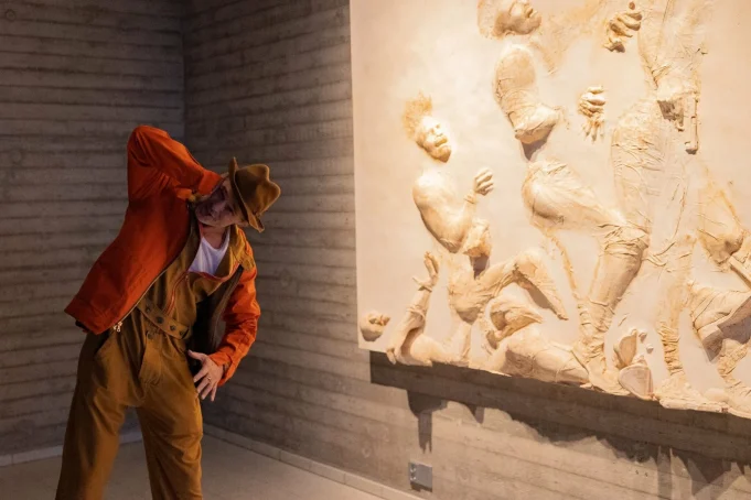 Ο Μπραντ Πιτ παρουσιάζει τα πρώτα του έργα γλυπτικής