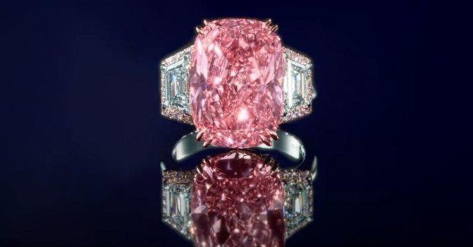 Ένα σπάνιο ροζ διαμάντι βγαίνει σε δημοπρασία