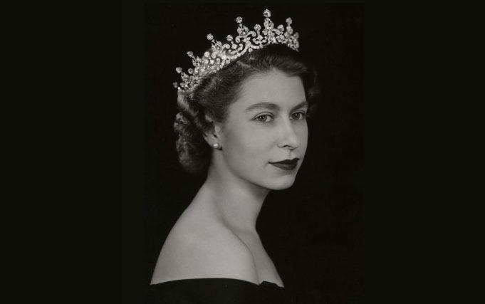 Artme Σεπτεμβρίου: THE QUEEN ELIZABETH II ISSUE