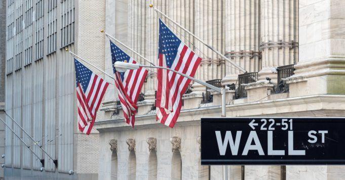 Wall Street: Πρόστιμα σε 16 χρηματοοικονομικές εταιρείες